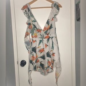 Backless PRETTYLITTLETHING Tropical Summer Romper